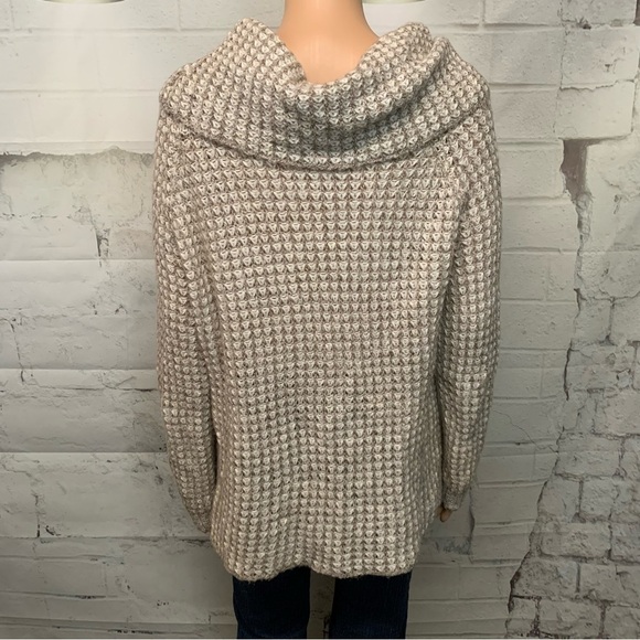 BB DAKOTA Sweater Top - Picture 2 of 5